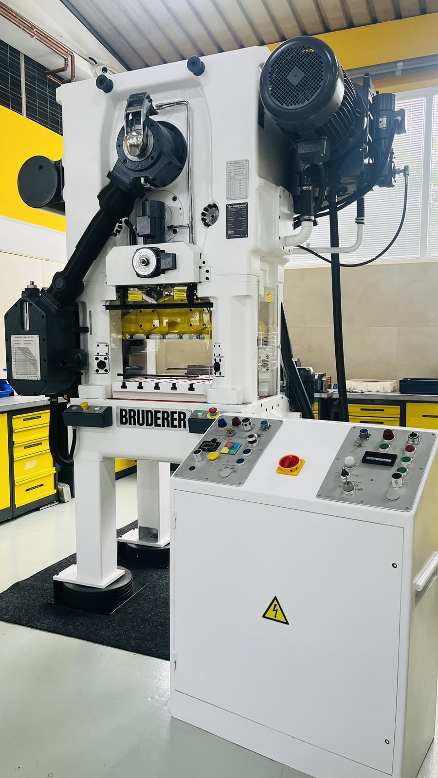 BRUDERER DECKEL MAHO FP4 60T 